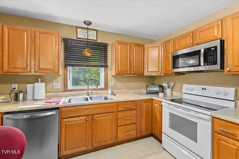 Kitchen - 906 Hanson Drive Johnson City Tn 37601, Johnson City, TN 37601 photo 3 of 3