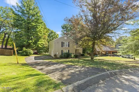 Exterior - 906 Hanson Drive Johnson City Tn 37601, Johnson City, TN 37601 photo 7 of 9