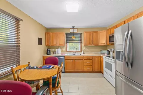 Kitchen - 906 Hanson Drive Johnson City Tn 37601, Johnson City, TN 37601 photo 2 of 3