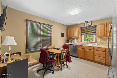 Kitchen - 906 Hanson Drive Johnson City Tn 37601, Johnson City, TN 37601 photo 1 of 3