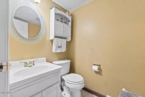 Bath - 906 Hanson Drive Johnson City Tn 37601, Johnson City, TN 37601 photo 1 of 3