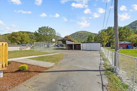 Exterior - 117 Cates Corner Hampton Tn 37658, Hampton, TN 37658 photo 4 of 6