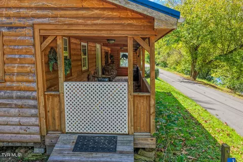 Exterior - 3652 Horton Ford Road Eidson Tn 37731, Eidson, TN 37731 photo 3 of 24