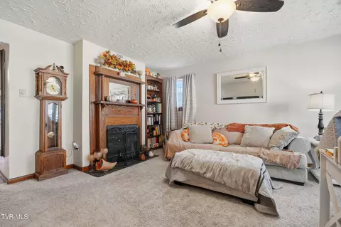 Living - 208 SE Grandview Drive Wise Va 24293, Wise, VA 24293 photo 3 of 3