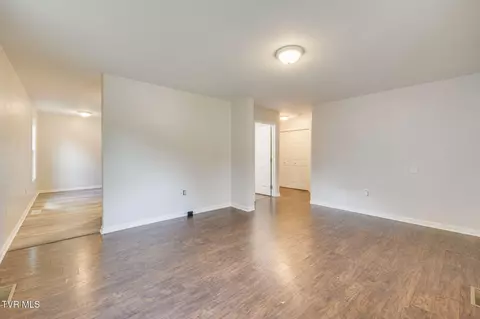 Living - 714 E Maple Street Johnson City Tn 37601, Johnson City, TN 37601 photo 2 of 3