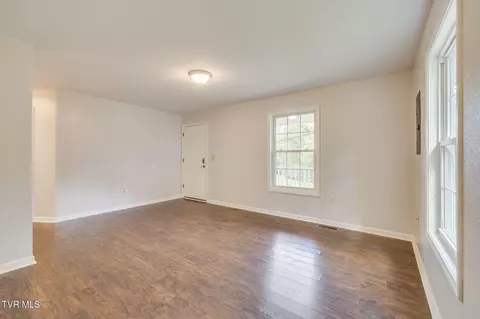 Living - 714 E Maple Street Johnson City Tn 37601, Johnson City, TN 37601 photo 3 of 3