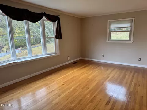 Living - 1907 Rustic Road Johnson City Tn 37604, Johnson City, TN 37604 photo 1 of 2