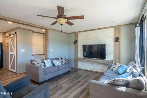 Living - 395 Ebenezer Loop Chuckey Tn 37641, Chuckey, TN 37641 photo 2 of 3