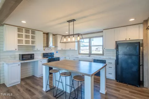 Kitchen - 395 Ebenezer Loop Chuckey Tn 37641, Chuckey, TN 37641 photo 3 of 3