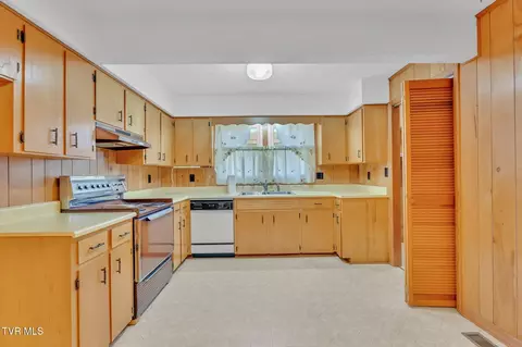 Kitchen - 1605 E Myrtle Avenue Johnson City Tn 37601, Johnson City, TN 37601 photo 2 of 2