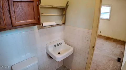 Bath - 111 Myrtle Avenue Erwin Tn 37650, Erwin, TN 37650 photo 5 of 5