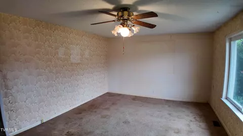 Living - 111 Myrtle Avenue Erwin Tn 37650, Erwin, TN 37650 photo 7 of 10