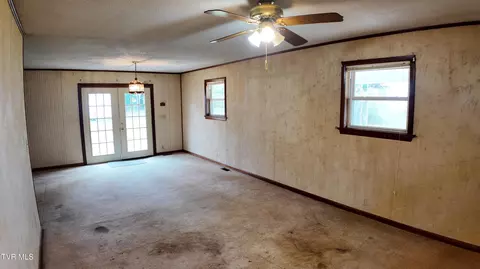 Living - 111 Myrtle Avenue Erwin Tn 37650, Erwin, TN 37650 photo 2 of 10