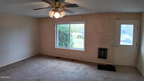 Living - 111 Myrtle Avenue Erwin Tn 37650, Erwin, TN 37650 photo 4 of 10