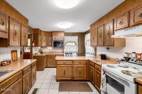 Kitchen - 348 Clinch Valley Road Eidson Tn 37731, Eidson, TN 37731 photo 3 of 5