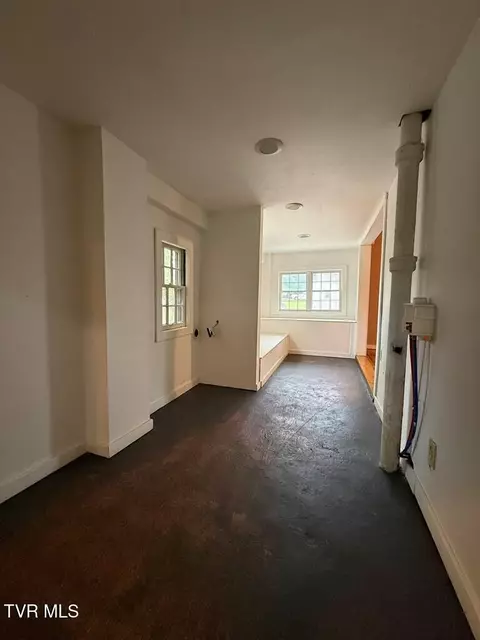 Entry Way - 539 Madison Street Bristol Va 24201, Bristol, VA 24201 photo 1 of 3