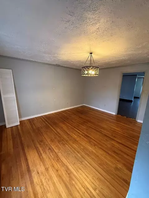 Living - 539 Madison Street Bristol Va 24201, Bristol, VA 24201 photo 4 of 4