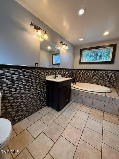 Bath - 539 Madison Street Bristol Va 24201, Bristol, VA 24201 photo 1 of 4