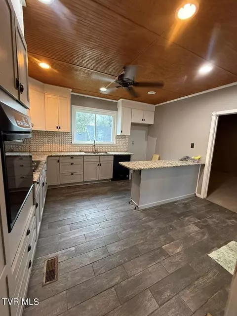 Kitchen - 539 Madison Street Bristol Va 24201, Bristol, VA 24201 photo 2 of 3
