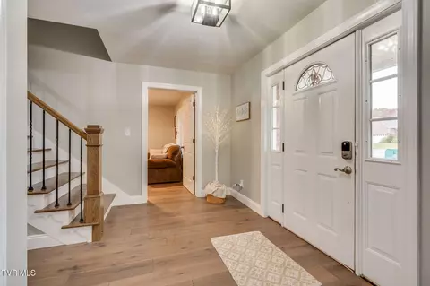 Entry Way - 511 Old Stage Road Erwin Tn 37650, Erwin, TN 37650 photo 2 of 4