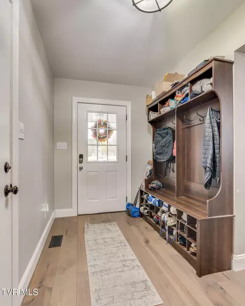 Entry Way - 511 Old Stage Road Erwin Tn 37650, Erwin, TN 37650 photo 4 of 4