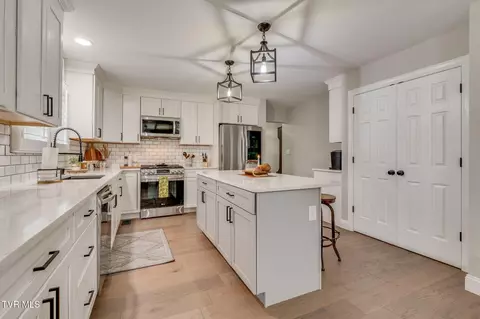 Kitchen - 511 Old Stage Road Erwin Tn 37650, Erwin, TN 37650 photo 2 of 5