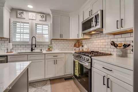 Kitchen - 511 Old Stage Road Erwin Tn 37650, Erwin, TN 37650 photo 4 of 5