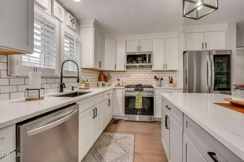 Kitchen - 511 Old Stage Road Erwin Tn 37650, Erwin, TN 37650 photo 3 of 5