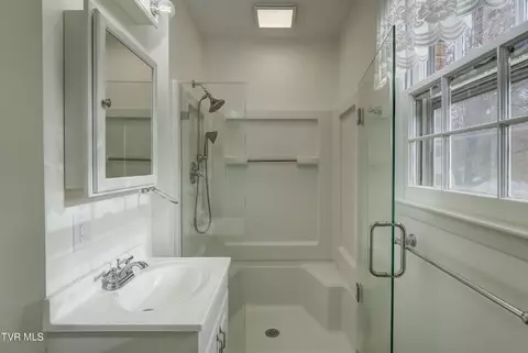 Bath - 234 Simmons Avenue Erwin Tn 37650, Erwin, TN 37650 photo 4 of 5