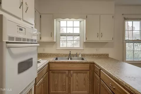 Kitchen - 234 Simmons Avenue Erwin Tn 37650, Erwin, TN 37650 photo 4 of 5
