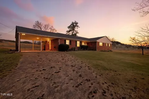 82 Hurt Avenue Lebanon Va 24266, Lebanon, VA 24266