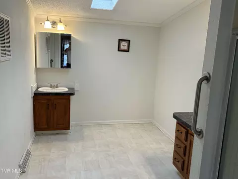 Bath - 112 Crook Street Hampton Tn 37658, Hampton, TN 37658 photo 3 of 6