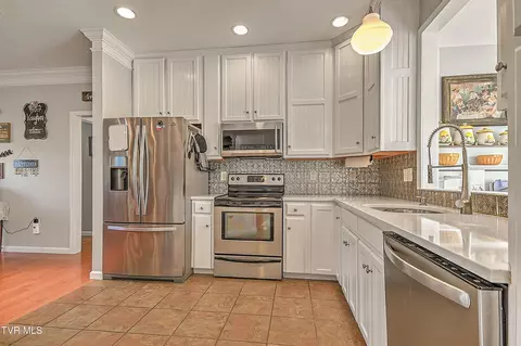 Kitchen - 119 Good Road Fall Branch Tn 37656, Fall Branch, TN 37656 photo 3 of 4
