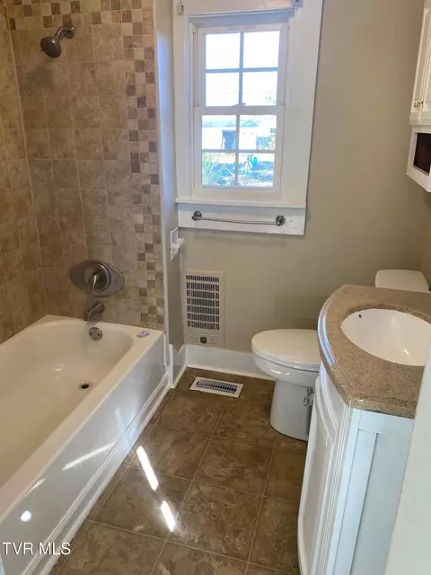 1808 E Myrtle Avenue Johnson City Tn 37601, Johnson City, TN 37601 photo 31