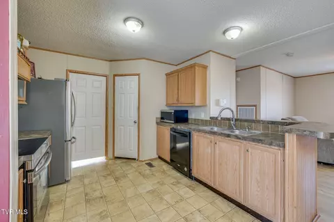Kitchen - 175 Forest Road Mosheim Tn 37818, Mosheim, TN 37818 photo 2 of 3
