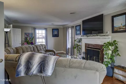 Living - 312 Ivanhoe Drive Johnson City Tn 37601, Johnson City, TN 37601 photo 4 of 6