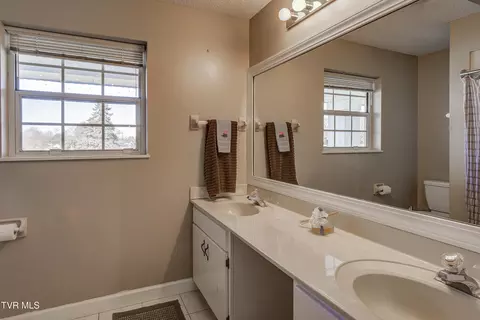 Bath - 312 Ivanhoe Drive Johnson City Tn 37601, Johnson City, TN 37601 photo 4 of 5