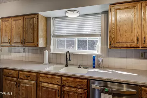 Kitchen - 312 Ivanhoe Drive Johnson City Tn 37601, Johnson City, TN 37601 photo 5 of 6