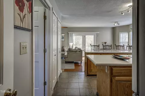 Entry Way - 312 Ivanhoe Drive Johnson City Tn 37601, Johnson City, TN 37601 photo 4 of 10