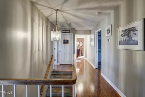 Entry Way - 312 Ivanhoe Drive Johnson City Tn 37601, Johnson City, TN 37601 photo 10 of 10