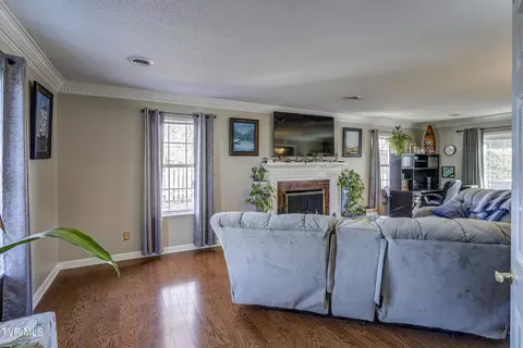 Living - 312 Ivanhoe Drive Johnson City Tn 37601, Johnson City, TN 37601 photo 1 of 6