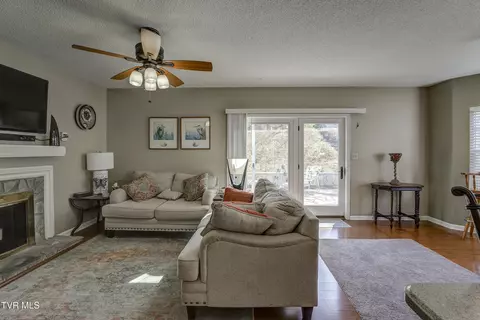 Living - 312 Ivanhoe Drive Johnson City Tn 37601, Johnson City, TN 37601 photo 5 of 6