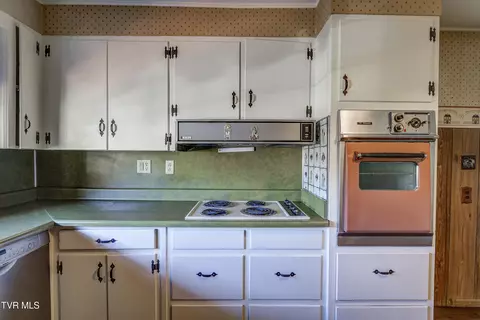 Kitchen - 1208 N Main Avenue Erwin Tn 37650, Erwin, TN 37650 photo 4 of 6