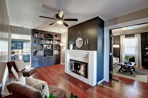 Living - 102 E Walnut Street Johnson City Tn 37601, Johnson City, TN 37601 photo 1 of 3
