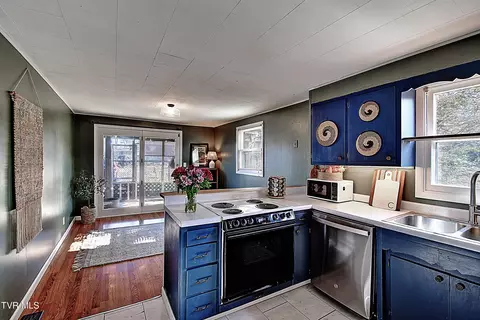Kitchen - 102 E Walnut Street Johnson City Tn 37601, Johnson City, TN 37601 photo 3 of 5