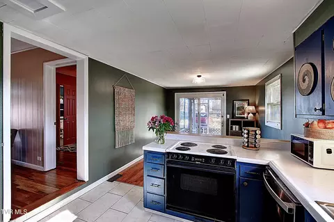Kitchen - 102 E Walnut Street Johnson City Tn 37601, Johnson City, TN 37601 photo 4 of 5