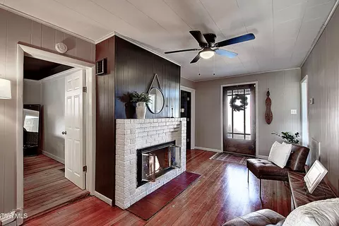 Entry Way - 102 E Walnut Street Johnson City Tn 37601, Johnson City, TN 37601 photo 1 of 2