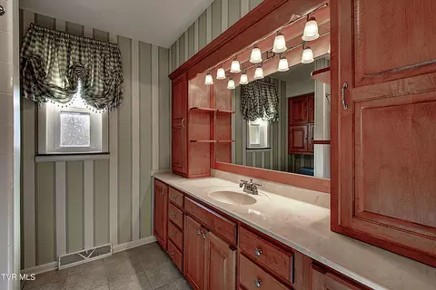 Bath - 3602 Cimarron Drive Johnson City Tn 37601, Johnson City, TN 37601 photo 5 of 8