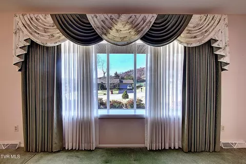 Living - 3602 Cimarron Drive Johnson City Tn 37601, Johnson City, TN 37601 photo 5 of 10