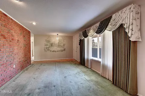 Living - 3602 Cimarron Drive Johnson City Tn 37601, Johnson City, TN 37601 photo 4 of 10
